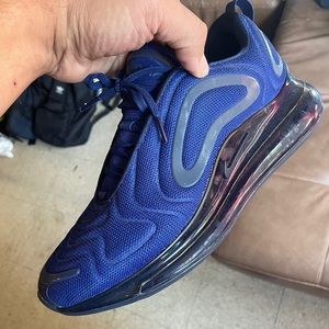 Size 12 men only worn 4-5 time ….                       prices are Negotiable 🎉